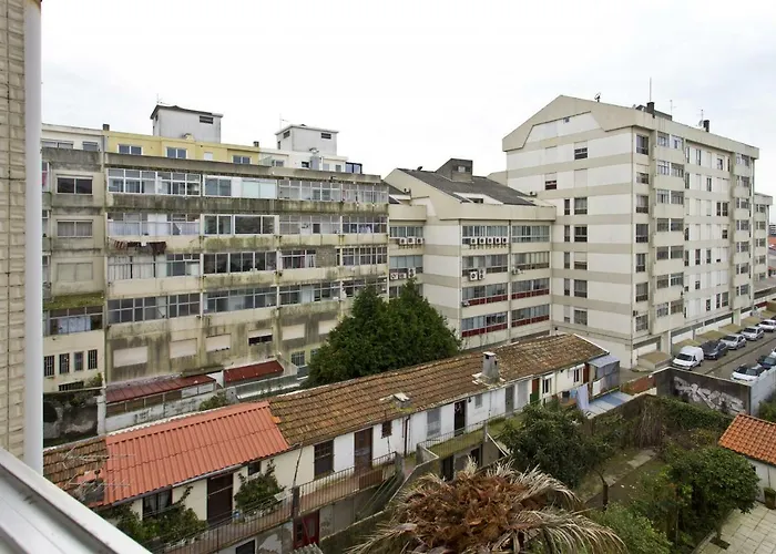 Spacious Trendy Flat With Netflix - Central Location 公寓 *