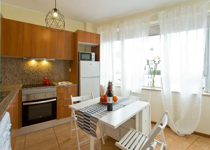 Spacious Trendy Flat With Netflix - Central Location * ポルト