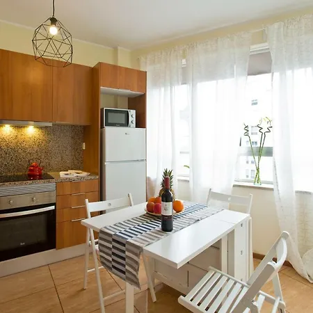 Spacious Trendy Flat With Netflix - Central Location * Πόρτο