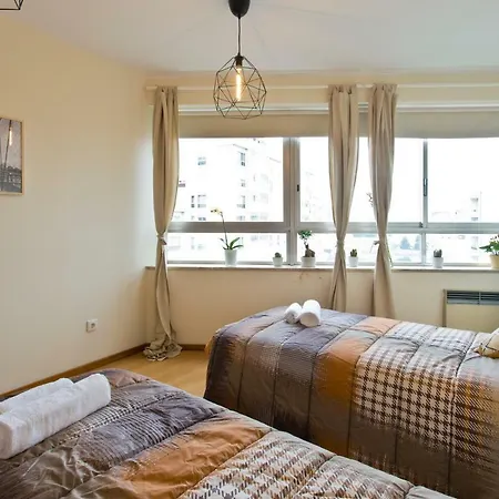 Spacious Trendy Flat With Netflix - Central Location Lägenhet Oporto