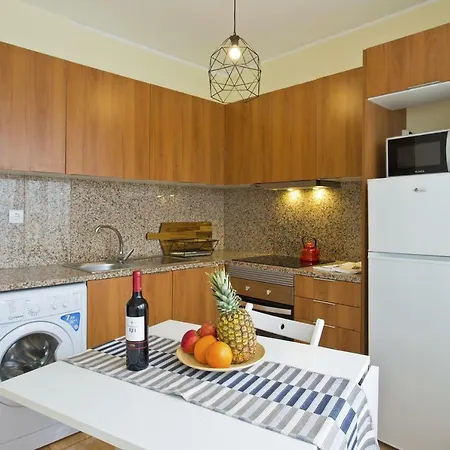 Spacious Trendy Flat With Netflix - Central Location Lägenhet